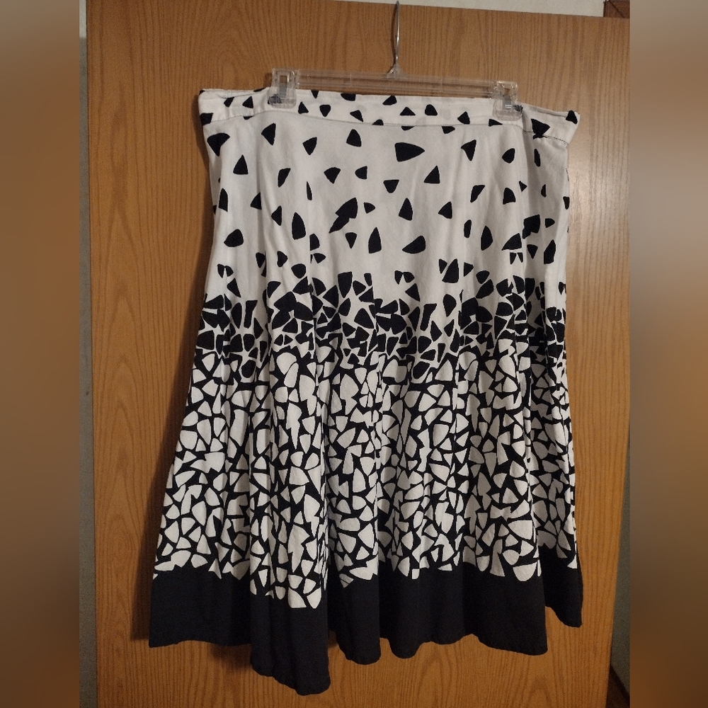 Black and White Geometric Skirt